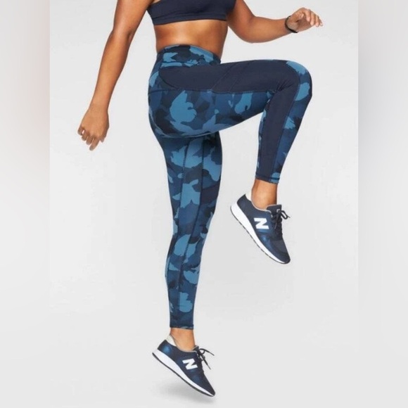 Athleta All In 7/8 Leggings Blue Camouflage Size Medium Tonal Blue Zip Pocket - Picture 4 of 7